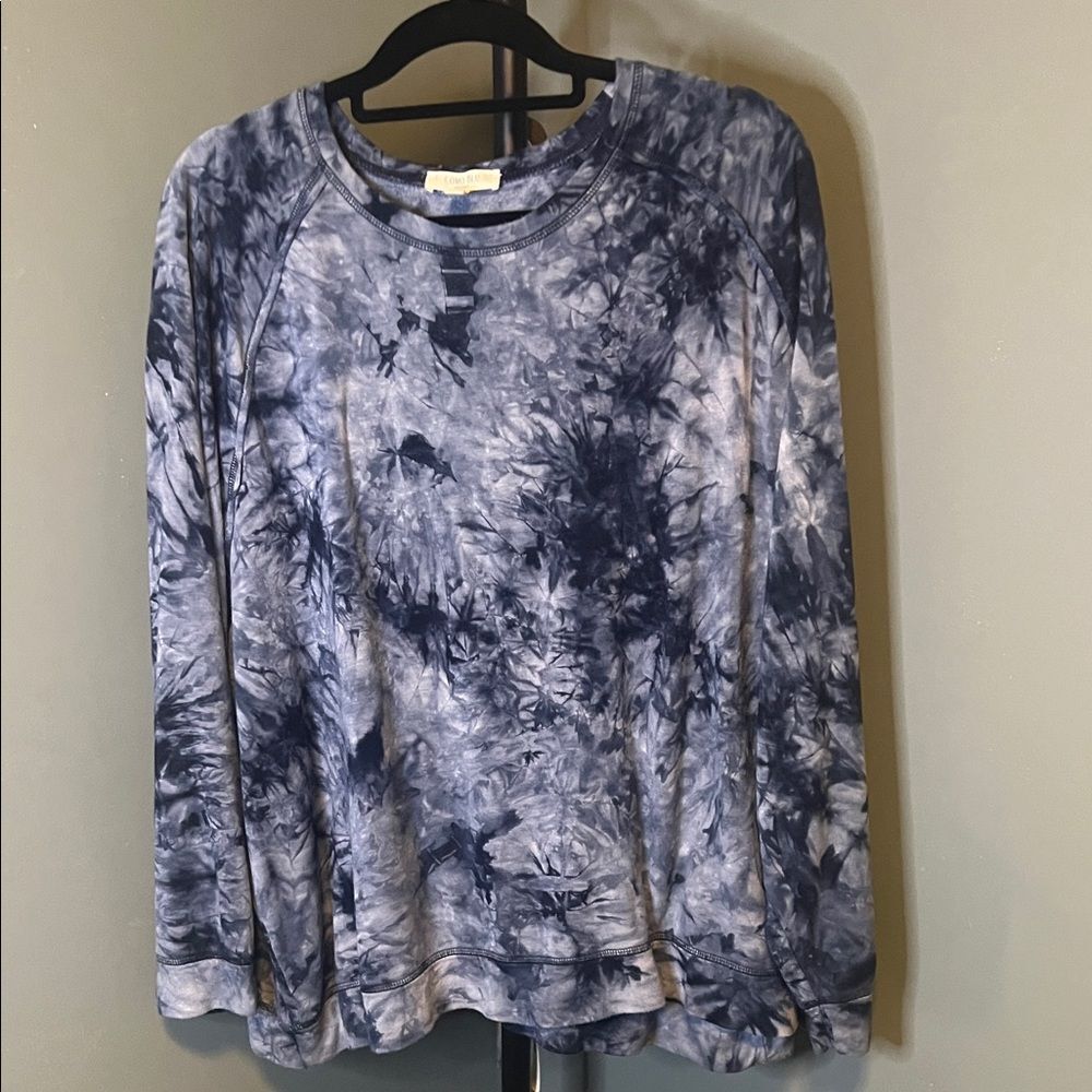 Stylish Blue Tie-Dye Sweatshirt